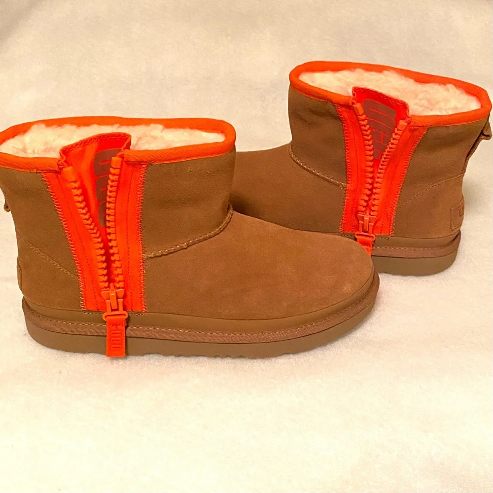 UGG Women’s Boots Mini Zipper Tape Logo Bootie Size 6 Classic Fashion Chestnut